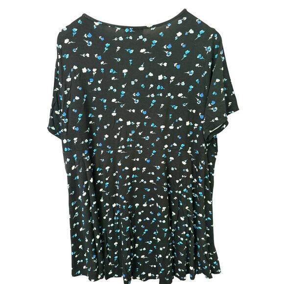Tahari Woman Black Floral Print Stretch Top Scoop Neck T-Shirt Blouse 1X - Picture 2 of 6